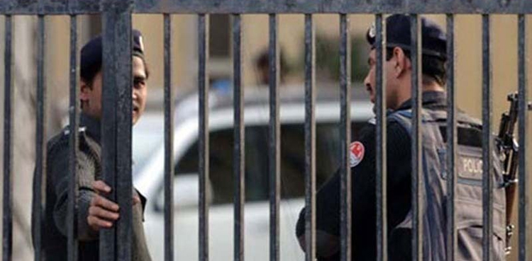 Police arrest drug dealer in Karachi