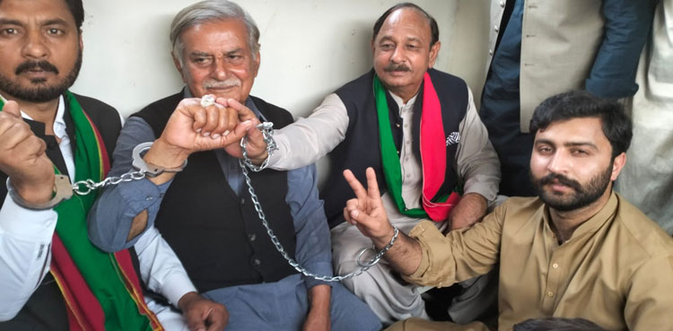 ‘Jail Bharo Tehreek’: 70 PTI workers surrenders to police in Gujranwala