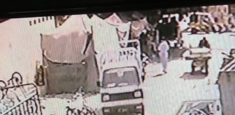 Karachi: CCTV shows man stealing vehicle carrying water bottles