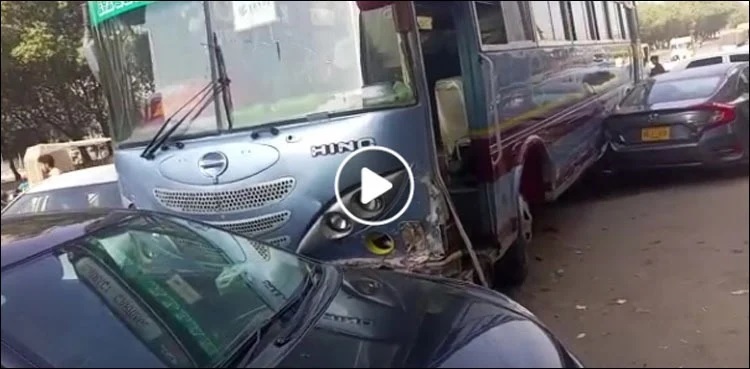 Karachi: Factory's bus hits 15 vehicles near Johar Morr