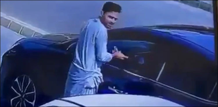 Armed men involved in DHA mugging arrested