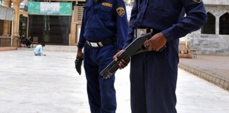 Dacoit shot dead by security guard in Karachi