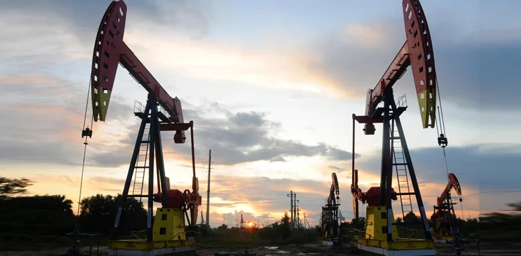 Oil falls on China worries despite tighter US supply