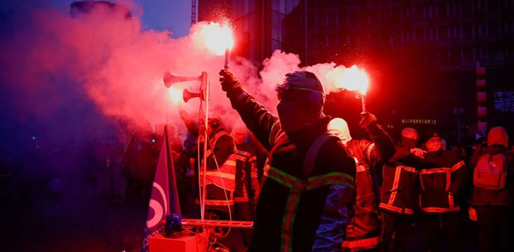 French nationwide strike to extend as pension reform fight intensifies