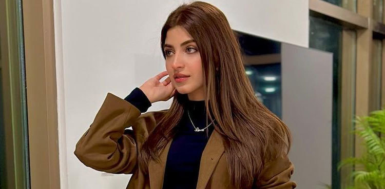 Kinza Hashmi wows social media with new post