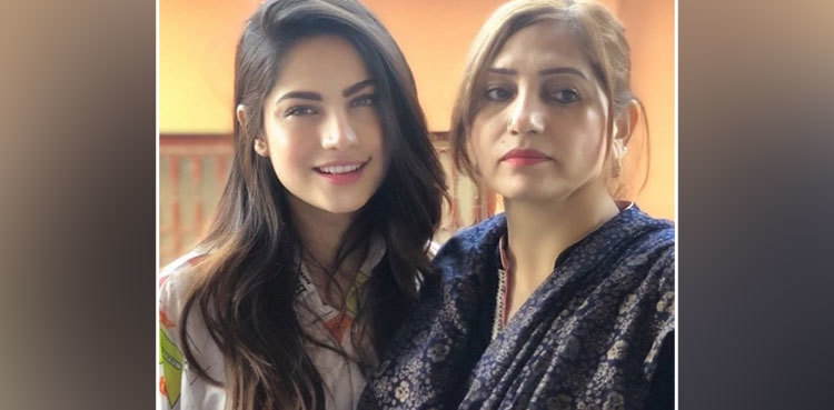 Neelam Muneer wins hearts with heartfelt message for her mother