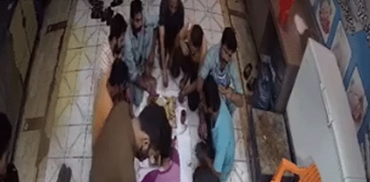 VIDEO: Robbers loot shopkeepers during Iftar break
