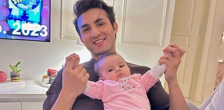 Shahroz Sabzwari's new picture has netizens in awe