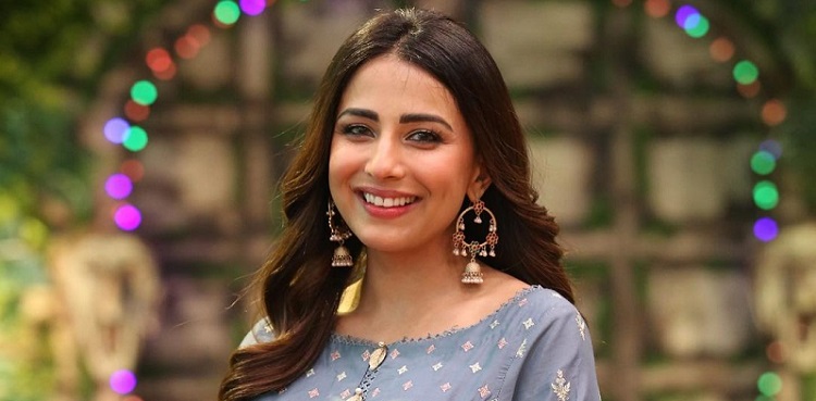 Ushna Shah flaunts new summer hair - courtesy 'chacha-in-law'