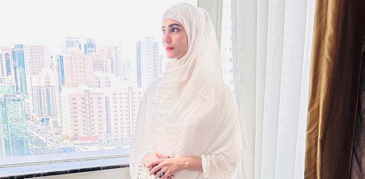 Allah chose me: Nazish Jahangir performs Umrah