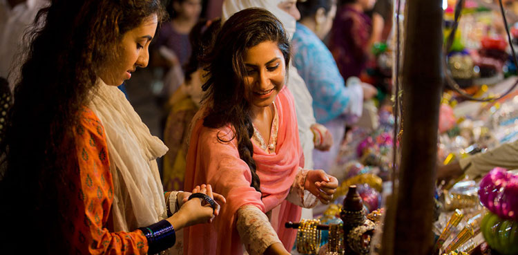 Soaring inflation dampens Eid shopping in crisis-hit Pakistan