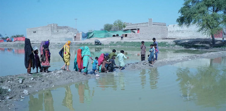 Sehwan, Manjhand 70 villages submerge, water surges in Indus