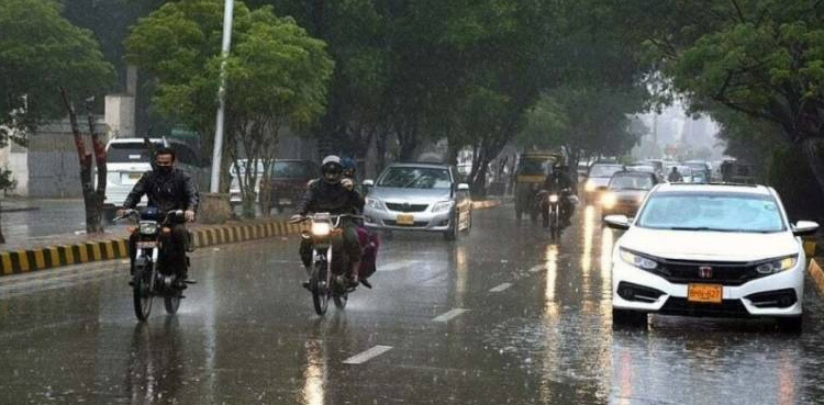 Weather turns pleasant as parts of Karachi receive light rain