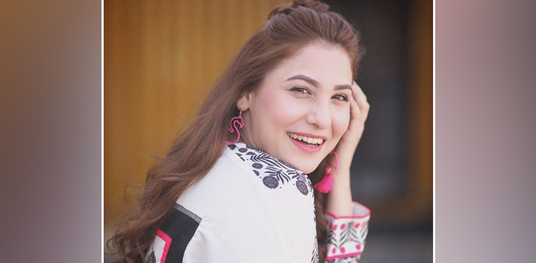 Hina Altaf breaks social media with dashing pictures