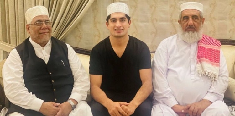 Naseem Shah addresses the viral wedding picture