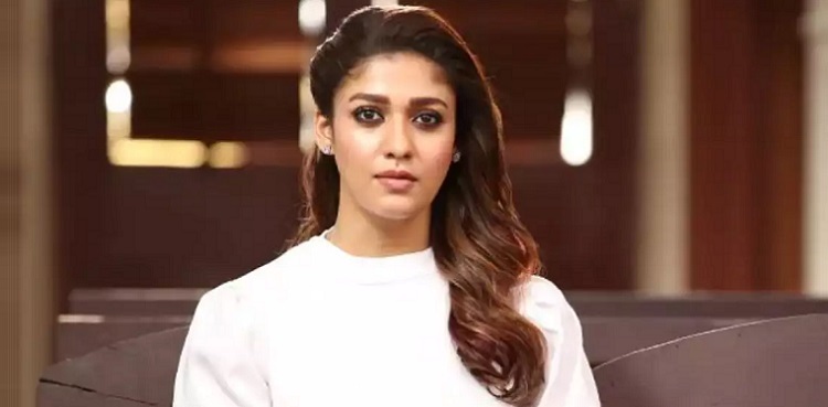 Angry Nayanthara threatens to break fan's phone; video goes viral