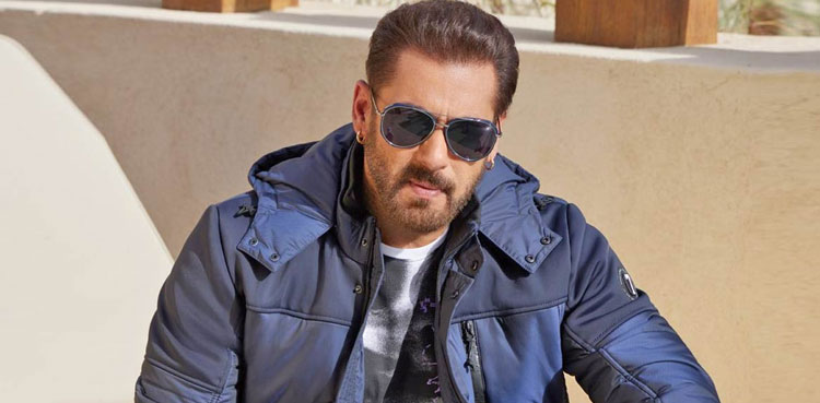 Salman Khan issues a warning to new actors