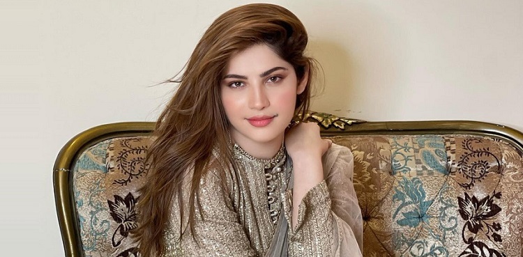 Neelam Muneer drops jaws with latest Insta post