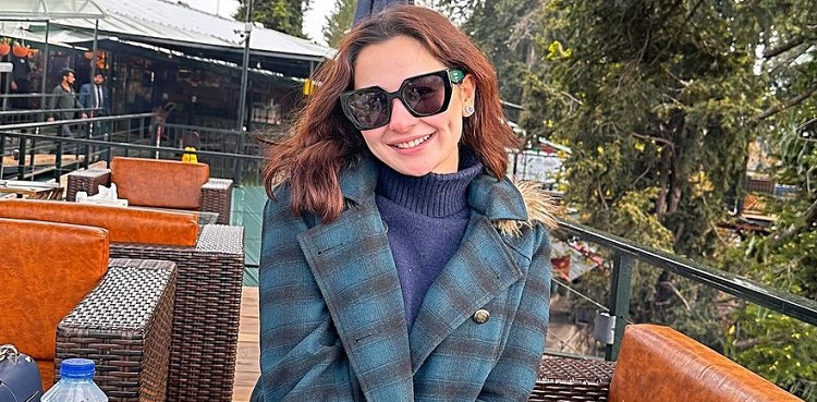 Hania Aamir catches the golden hour for perfect selfie