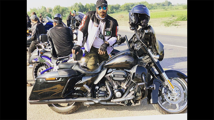 FAYSAL QURESHI COLLABORATES WITH SHELL TO END BIKE STRADDLING