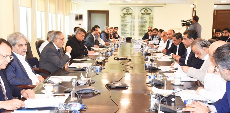 APTMA delegation meets Ishaq Dar, presents budget proposals