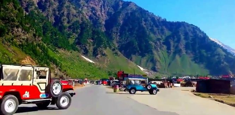 Kaghan-Naran road closes due to melting of huge glacier