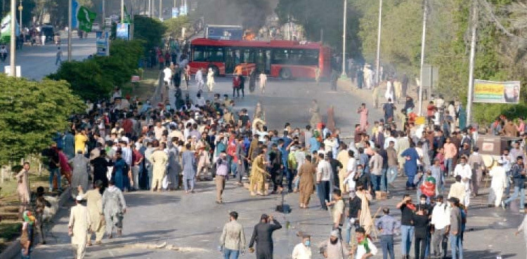 At least 350 'miscreants' arrested in Karachi amid PTI strike call