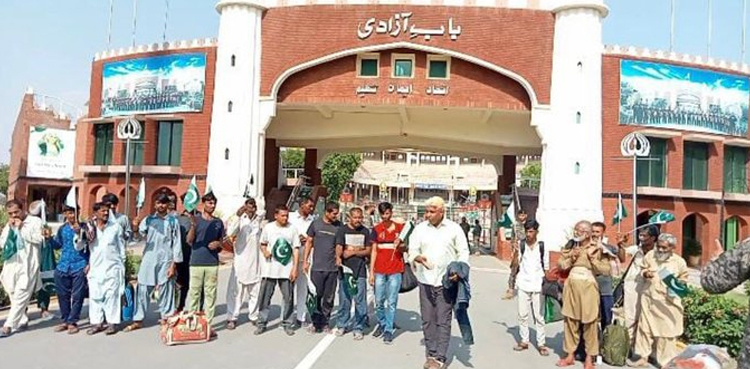 22 Pakistani prisoners released by India reach home