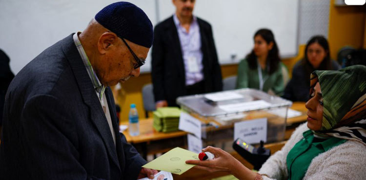 Turkiye votes in runoff election, Erdogan positioned to extend rule