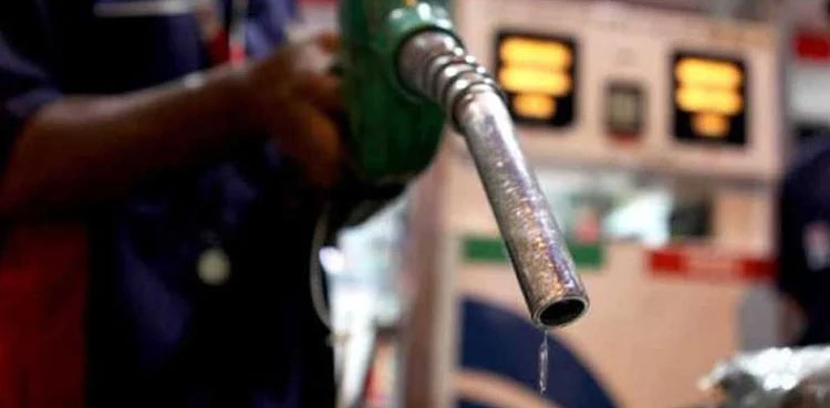 Decrease in petrol price: Ishaq Dar issues clarification