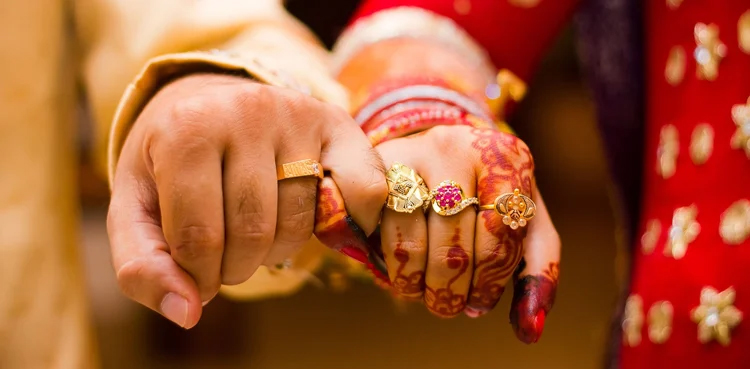 Indian boy ties the knot with Pakistani girl in Sukkur