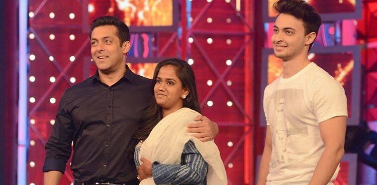 Robbery at Salman Khan's sister Arpita Sharma's house; servant arrested