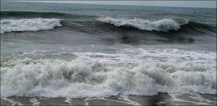 Cyclone Biparjoy in 470km south of Karachi, loses some steam