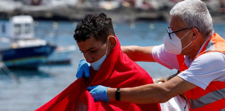 EU ministers seal 'historic' migration deal