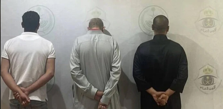 Three accused for selling "fake Hajj package" arrested in Saudi Arabia