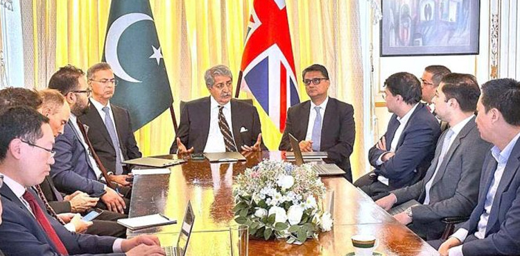 Govt committed to provide conducive investment climate: commerce minister