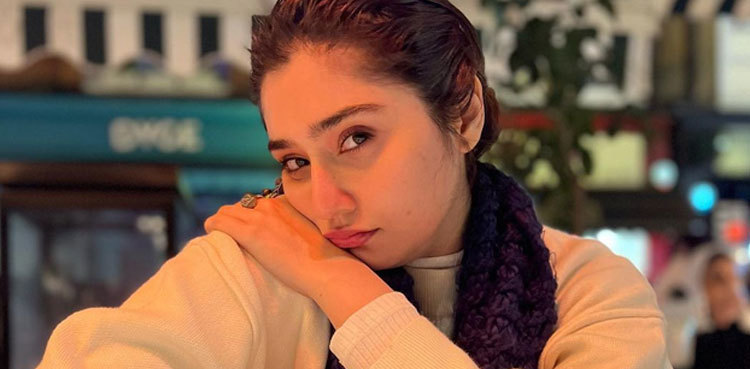 Dur-e-Fishan Saleem is sight to behold in latest pictures