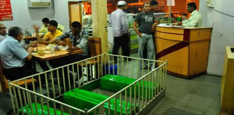 This restaurant allows you to 'dine with dead people'