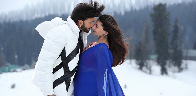 A homage to guru Yash Chopra: Karan Johar unveils romantic ballad 'Tum Kya Mile' from 'RRKPK'