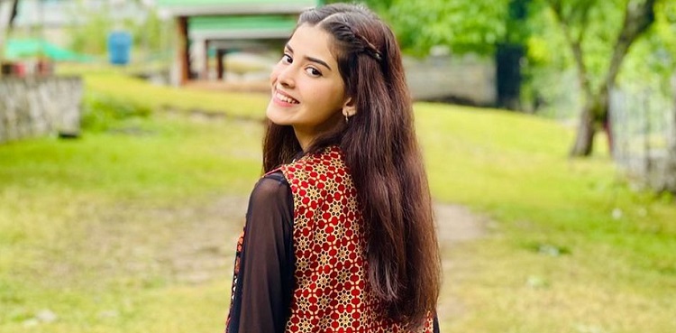 Zainab Shabbir's vacation pictures from Kaghan Valley go viral