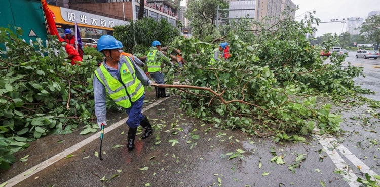 Raging storm batters northern China