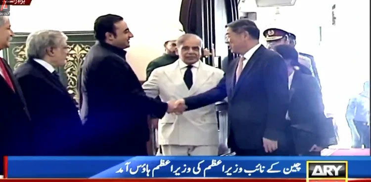 Chinese vice premier gets warm welcome upon arrival at PM House