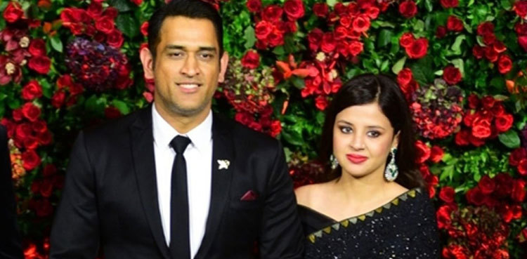 Dhoni's wife Sakshi gets trolled in India