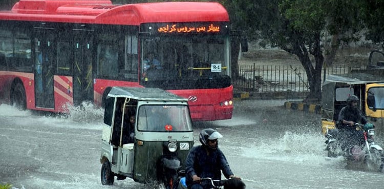 Rain brings relief from scorching heat in Karachi