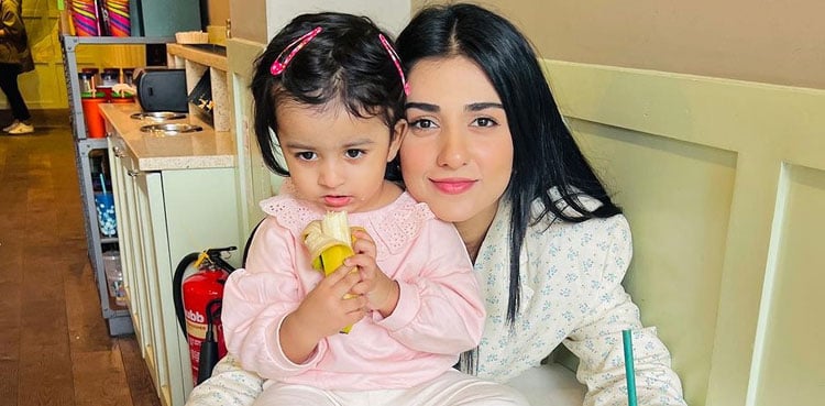 Sarah Khan shares latest pictures daughter Alyana
