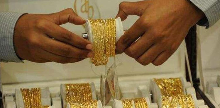 Gold price continues to decline in Pakistan