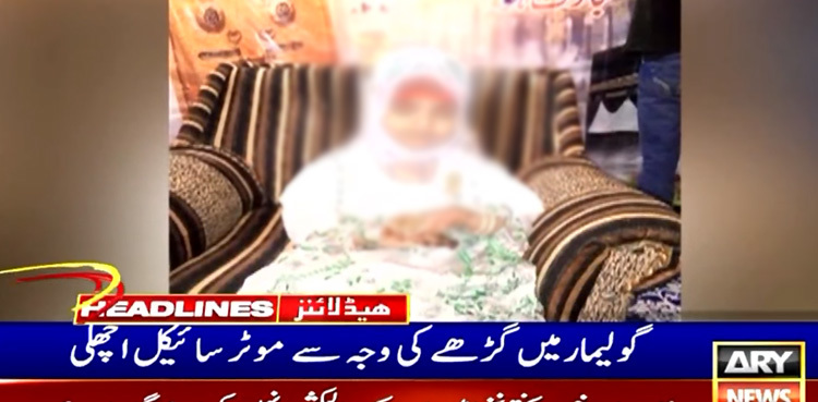 Pothole claims mother, daughter's life in Karachi