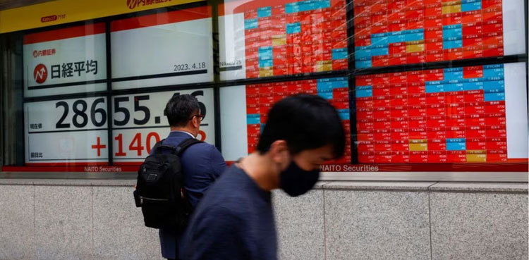Asia stocks split as US-China outlooks diverge
