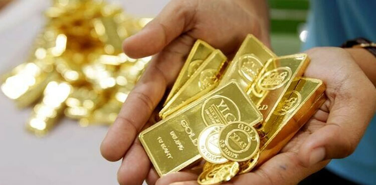 Arrested Customs officer admits to give ‘gold as bribe to seniors’