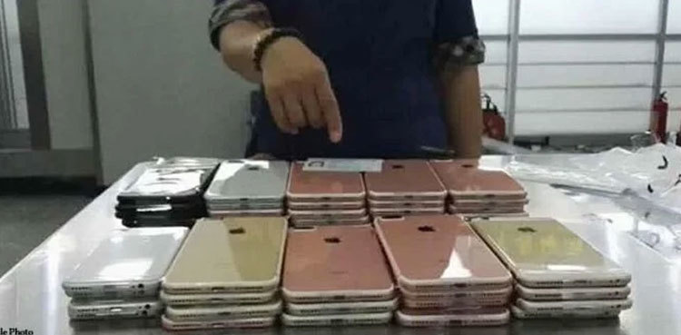 iPhones smuggling bid foiled at Sialkot airport